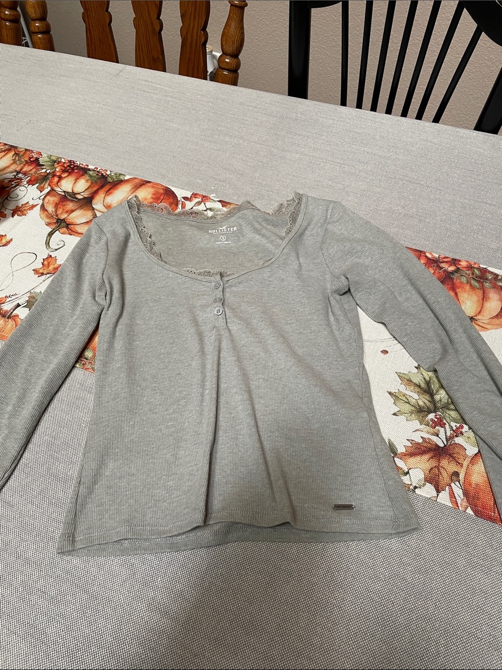 Hollister Light Gray Long-Sleeve Scoop Neck Top with Lace Trim, S